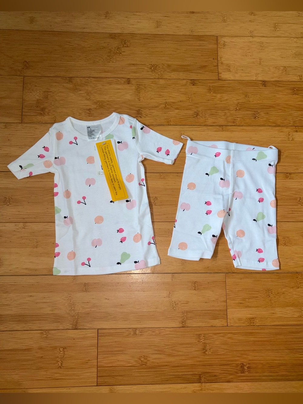 NWT Girl’s Size 3T Fruit Print Pajamas Set Pjs Sleepwear